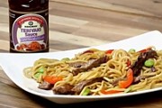 Teriyaki olu nūdeles ar liellopu gaļu